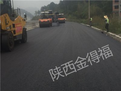 一级公路沥青摊铺