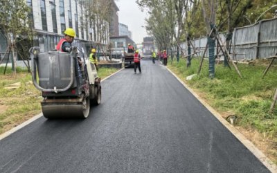 一级公路沥青摊铺
